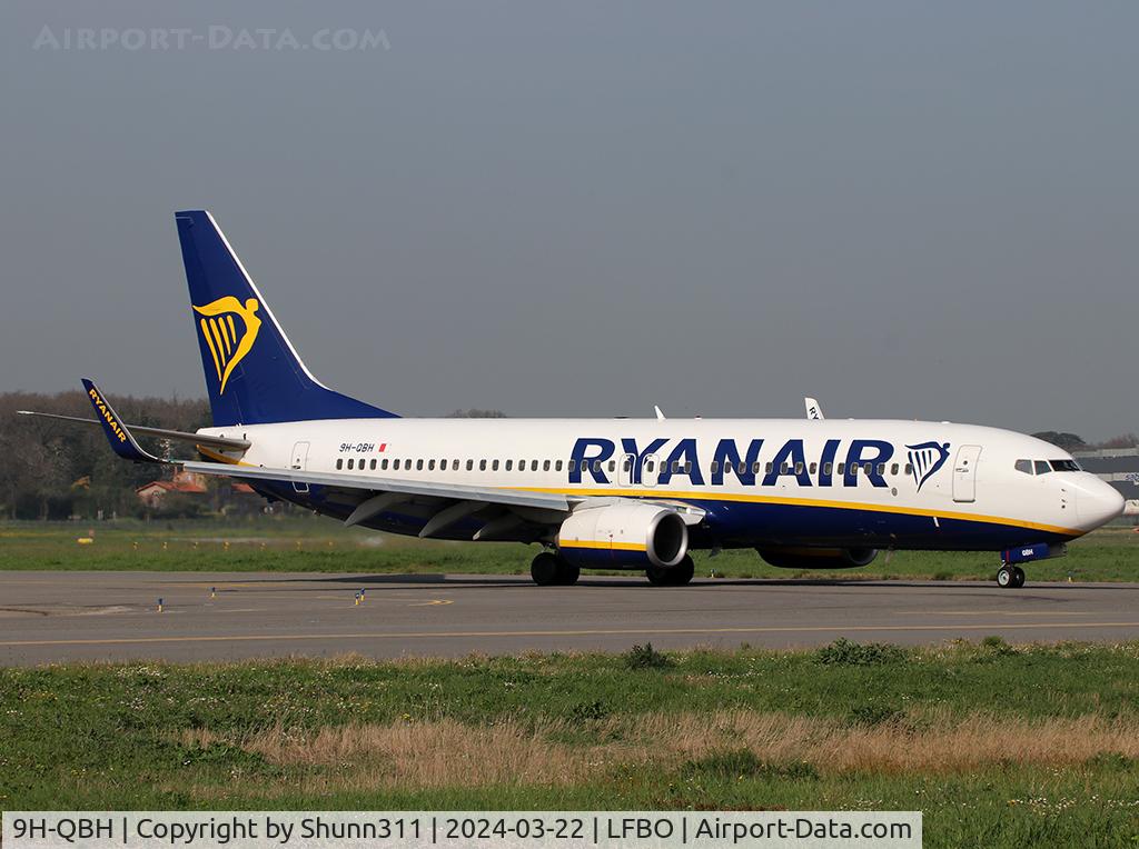 9H-QBH, 2015 Boeing 737-8AS C/N 44703, Taxiing to the Terminal...