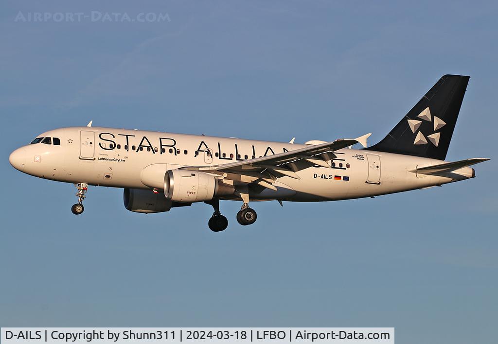D-AILS, 1997 Airbus A319-114 C/N 729, Landng rwy 32R in Star Alliance c/s