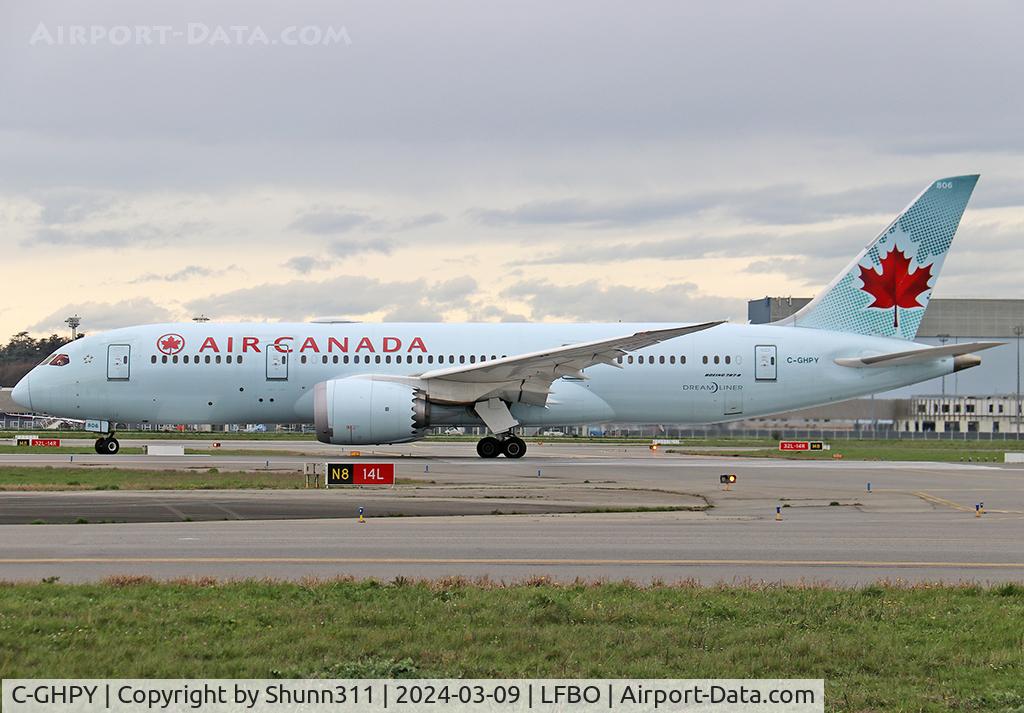 C-GHPY, 2014 Boeing 787-8 Dreamliner C/N 35262, Ready for take off from rwy 14L... old c/s
