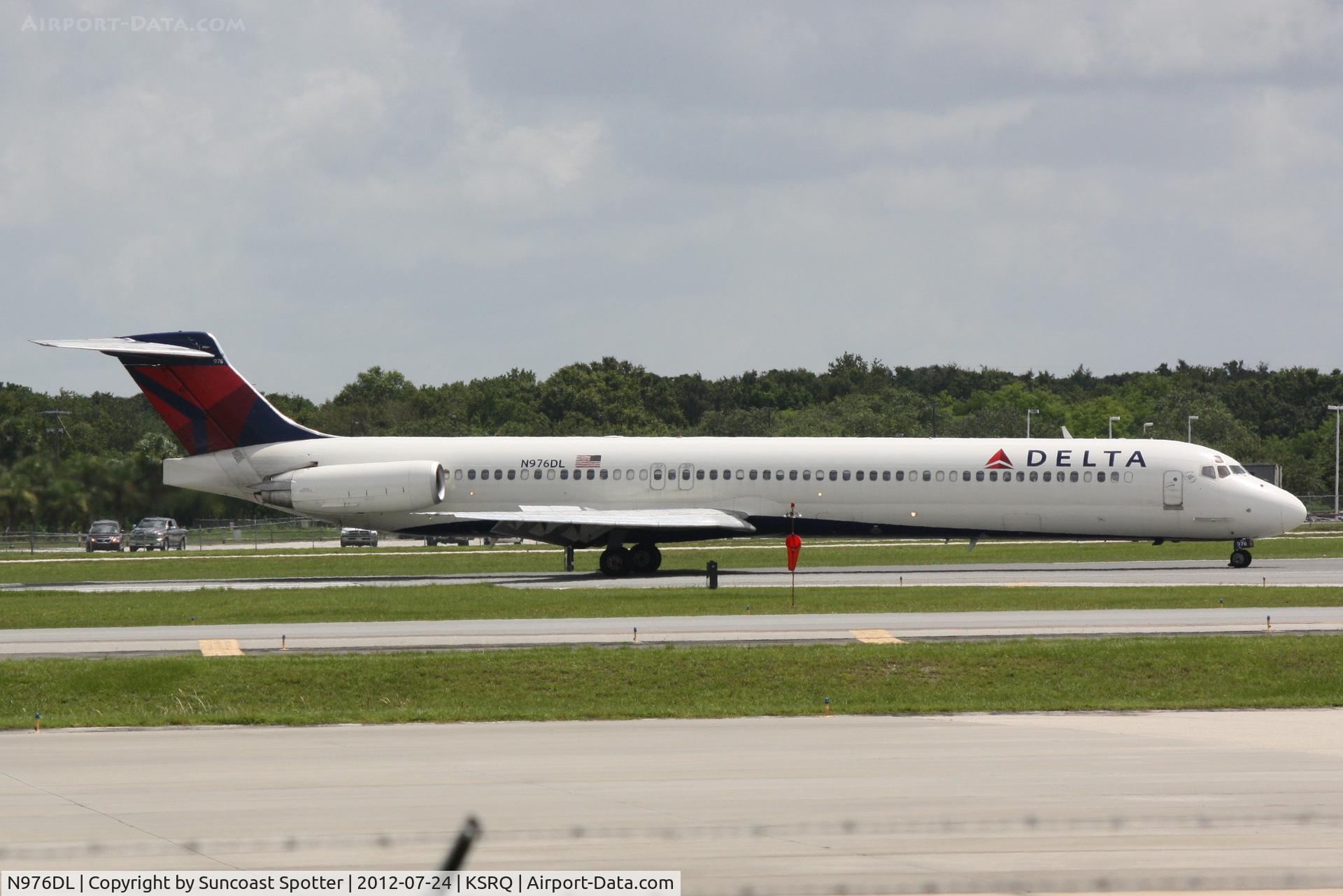 N976DL, 1991 McDonnell Douglas MD-88 C/N 53257, Delta Flight 1678 arrives on Runway 14 at Sarasota-Bradenton International Airport following a flight from Hartsfield-Jackson Atlanta International Airport
