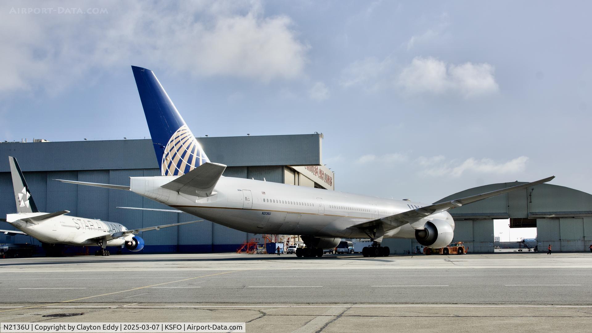N2136U, 2017 Boeing 777-300/ER C/N 62648, SFO 2025