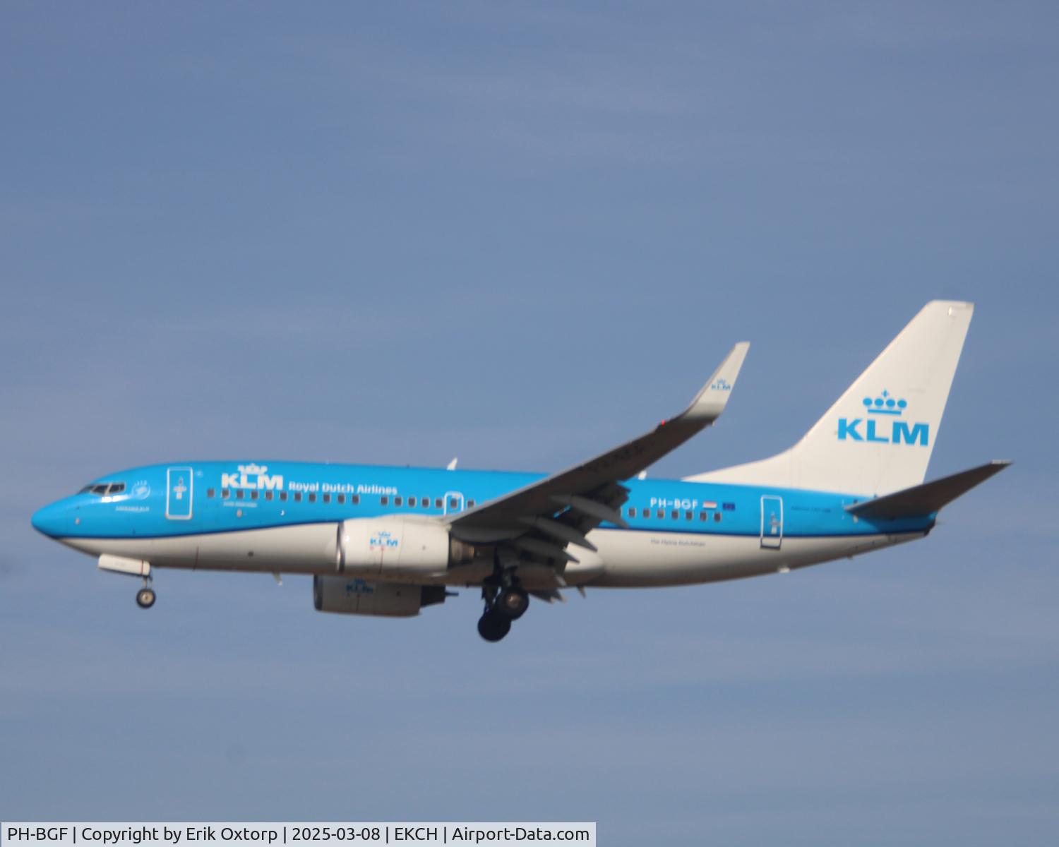 PH-BGF, 2008 Boeing 737-7K2 C/N 30365, PH-BGF landing rw 22L