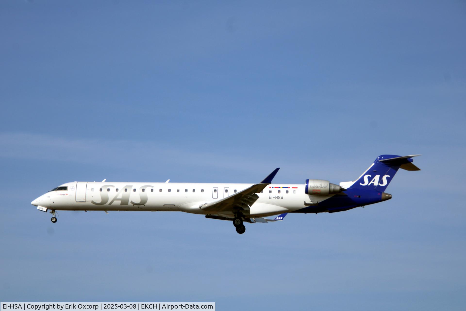 EI-HSA, 2006 Bombardier CRJ 900LR (CL-600-2D24) C/N 15080, EI-HSA landing rw 22L