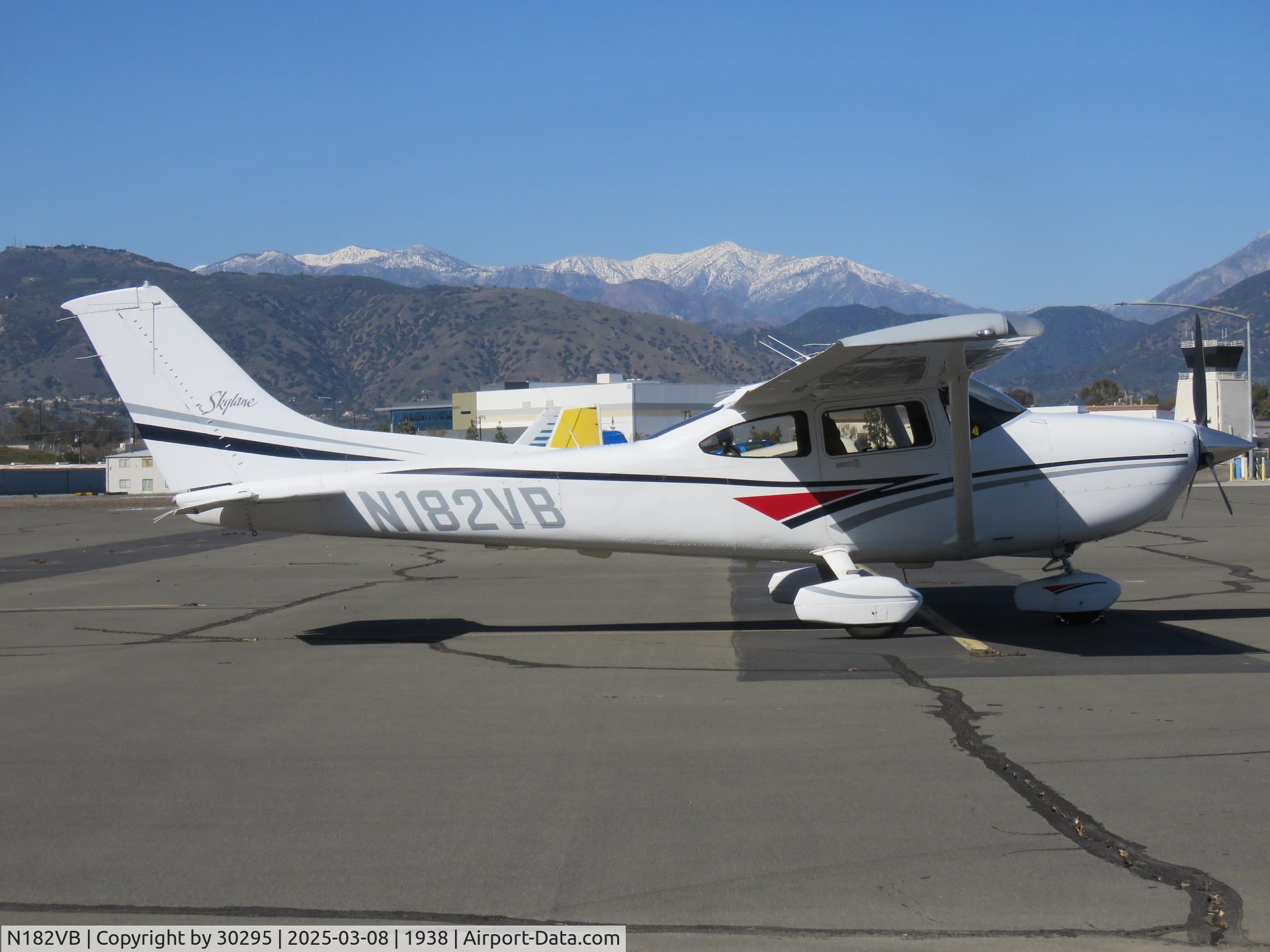 N182VB, 1997 Cessna 182S Skylane C/N 18280025, Parked