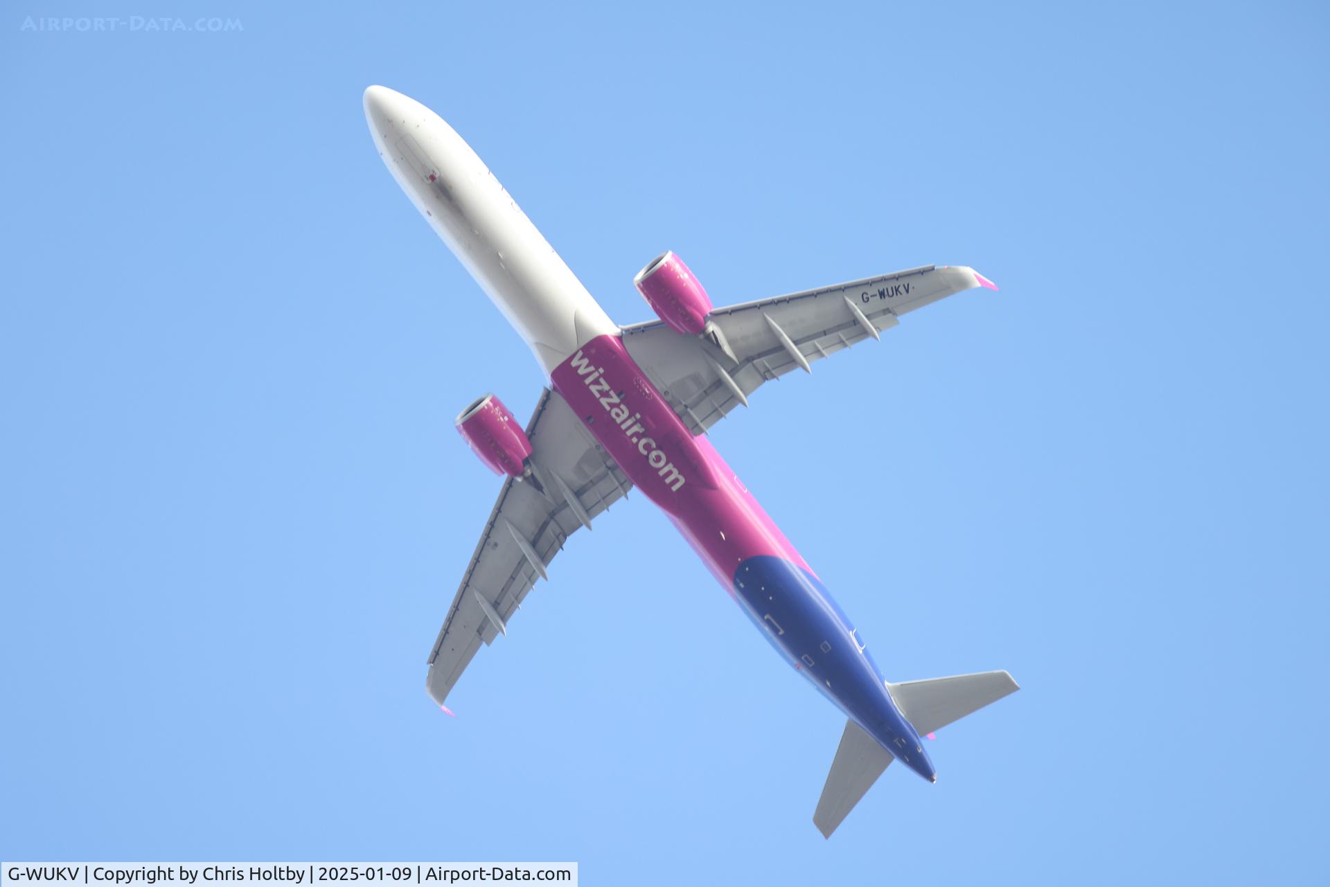 G-WUKV, 2023 Airbus A321-271NX C/N 11492, Over Stevenage, Herts. going into Luton Airport.