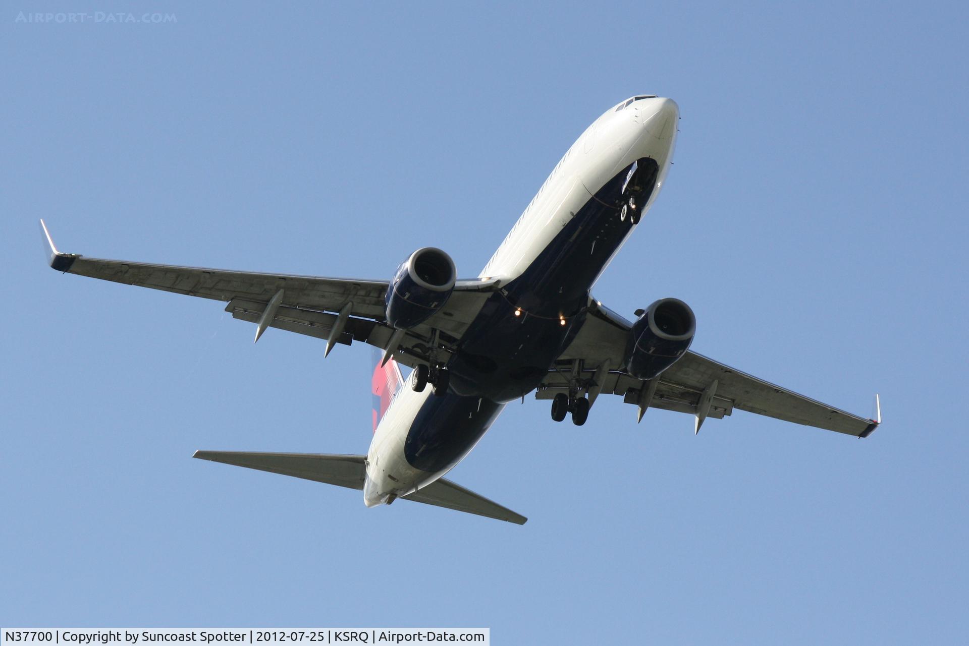 N37700, 2002 Boeing 737-832 C/N 29631, Delta Flight 2298 on approach to Sarasota-Bradenton International Airport following flight from Hartsfield-Jackson Atlanta International Airport