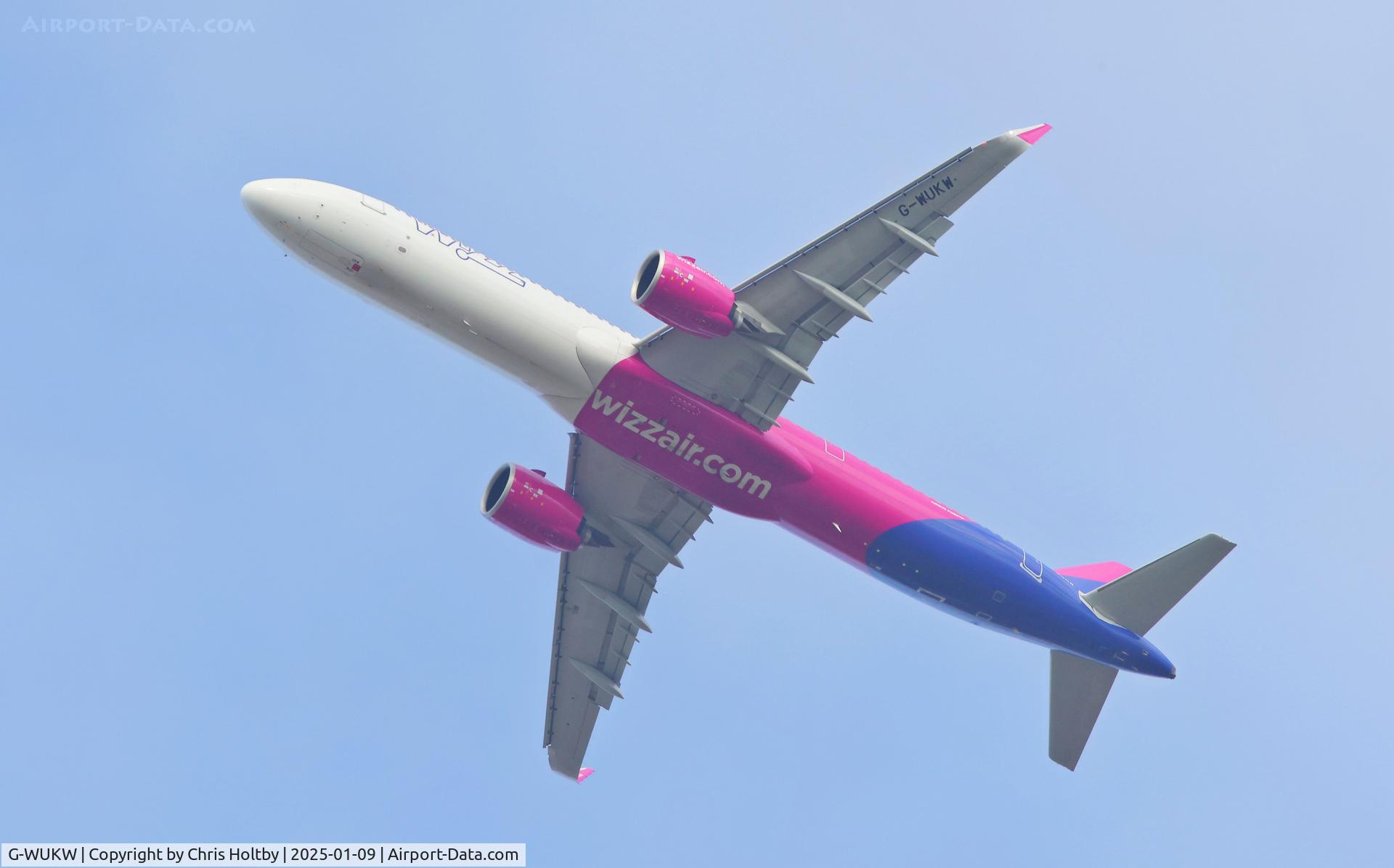 G-WUKW, 2023 Airbus A321-271NX C/N 11547, Over Stevenage, Herts into Luton Airport, Beds.