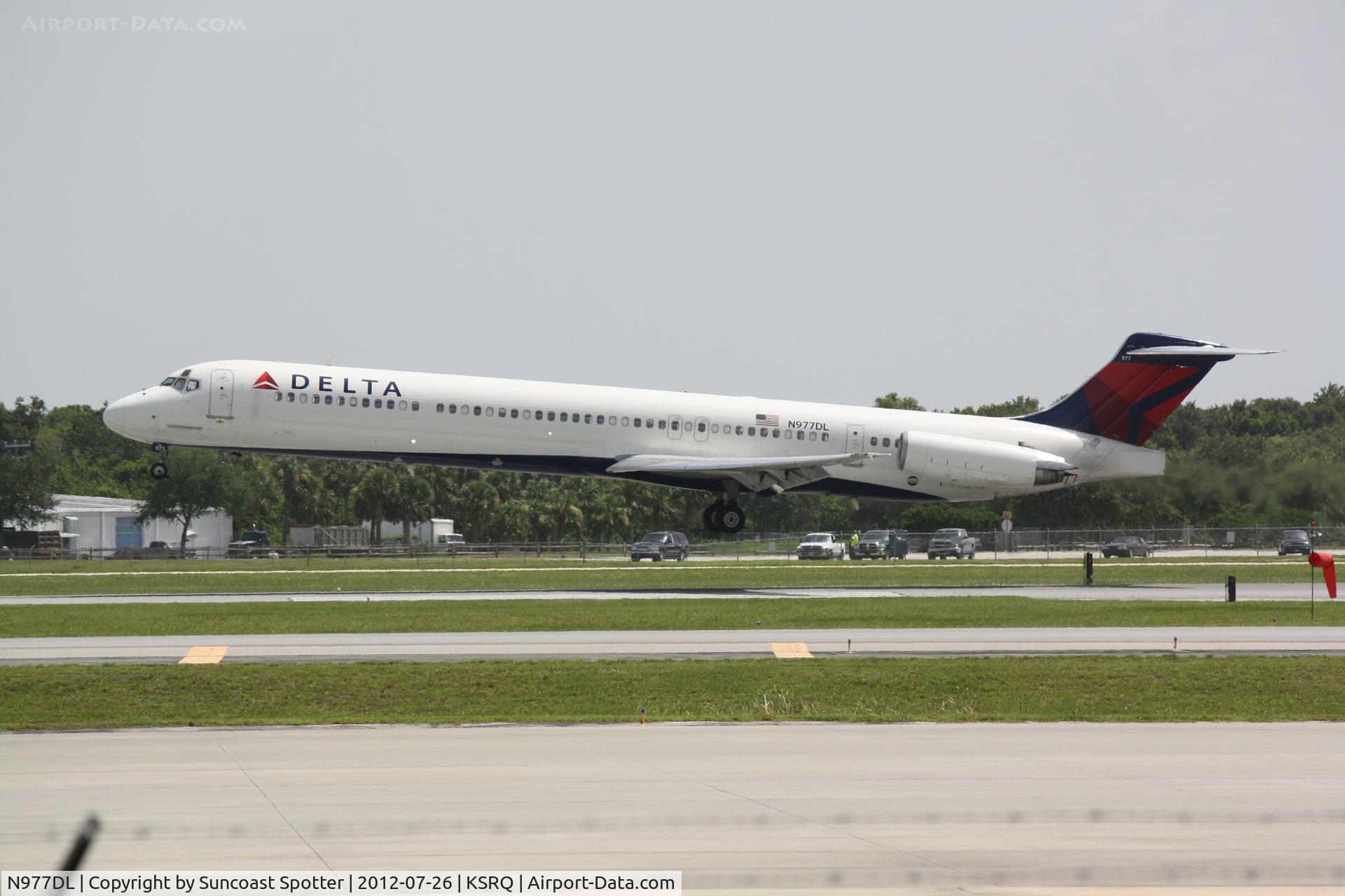 N977DL, 1991 McDonnell Douglas MD-88 C/N 53258, Delta Flight 1678 arrives at Sarasota-Bradenton International Airport following a flight from Hartsfield-Jackson Atlanta International Airport