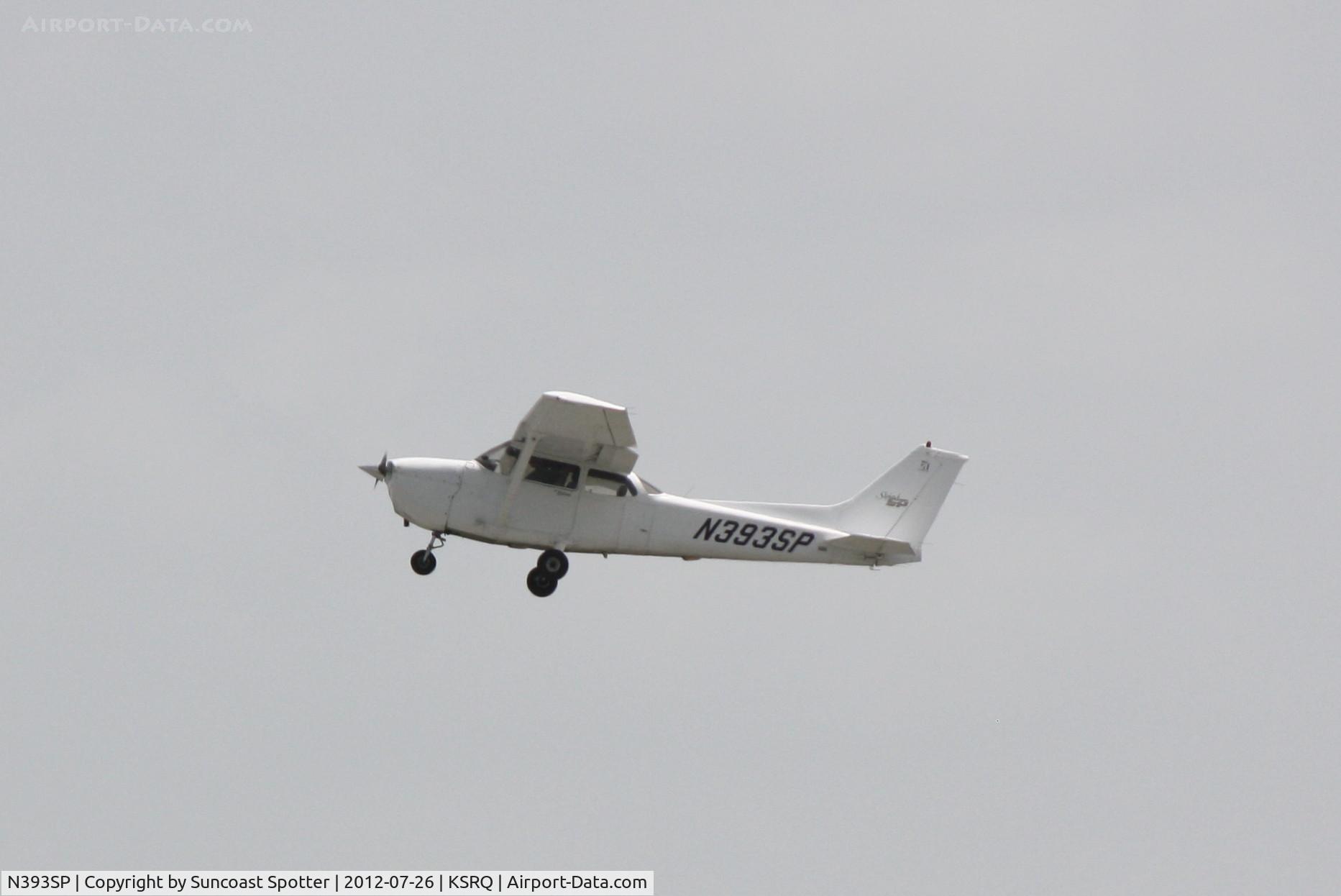 N393SP, 1999 Cessna 172S C/N 172S8290, Cessna Skyhawk N393SP departs Sarasota-Bradenton International Airport