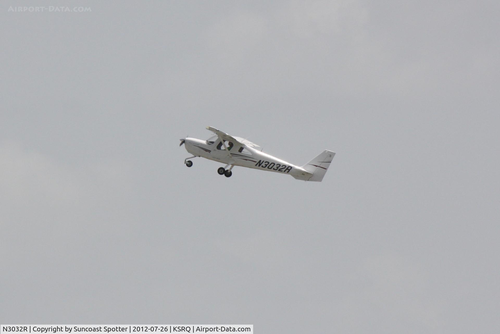 N3032R, Cessna 162 Skycatcher C/N 16200105, Cessna Skycatcher departs Sarasota-Bradenton International Airport