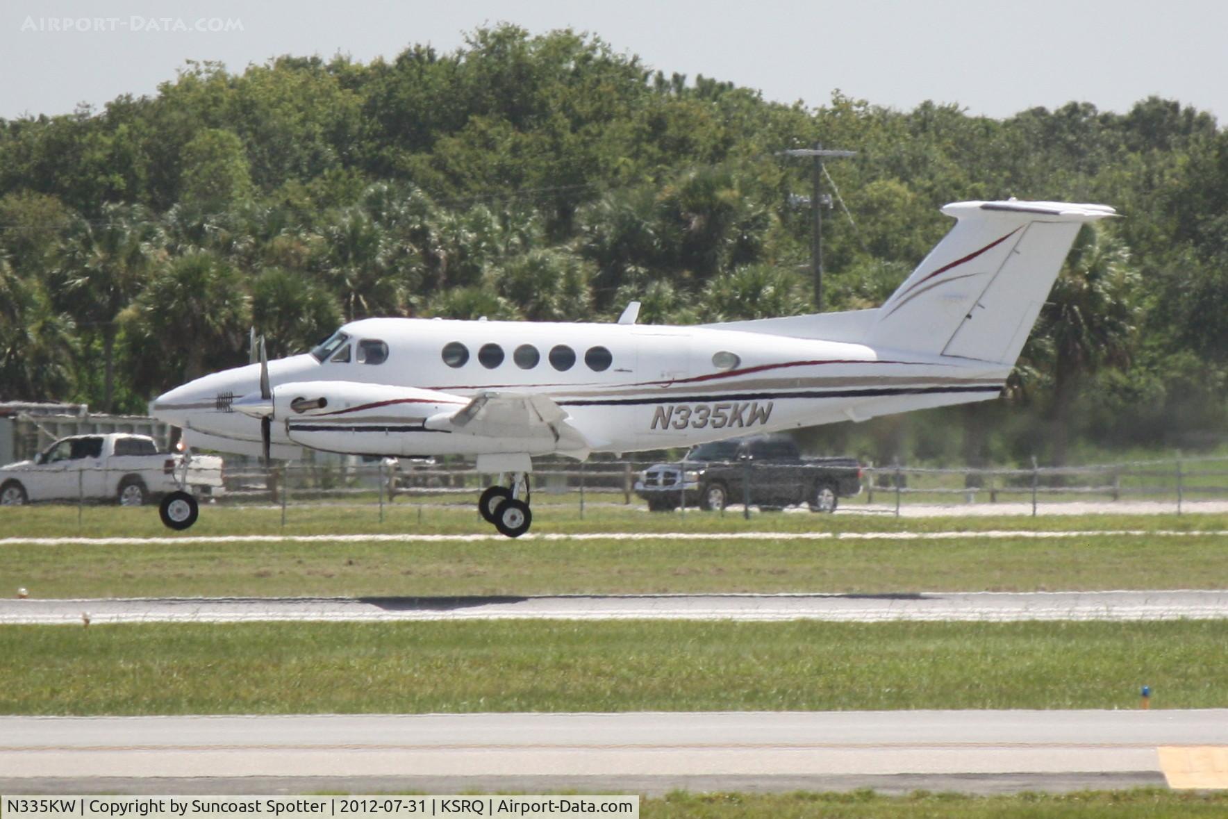 N335KW, 1989 Beech 200 Super King Air C/N BB-1335, Beechcraft Super King Air 200 arrives at Sarasota-Bradenton International Airport following a flight from Norfolk International Airport