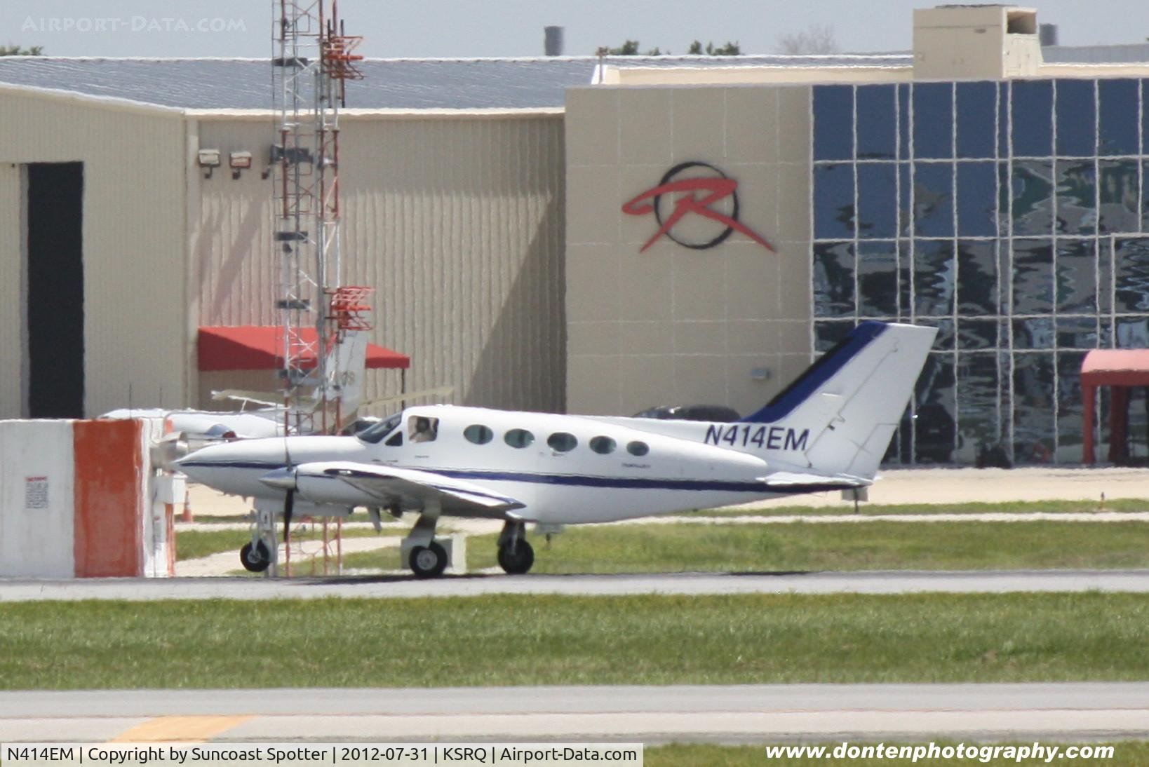 N414EM, 1980 Cessna 414A Chancellor C/N 414A0500, Cessna Chancellor departs Sarasota-Bradenton International Airport
