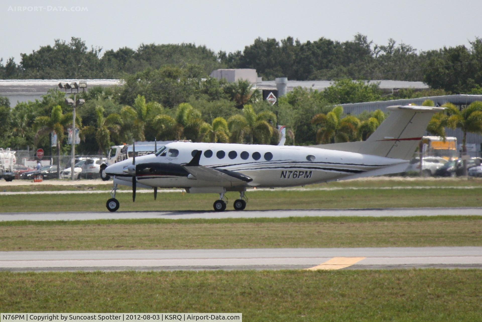 N76PM, 1998 Raytheon Aircraft Company B300 C/N FL-200, Beechcraft Super King Air 350 departs Sarasota-Bradenton International Airport enroute to Alleghany County Airport