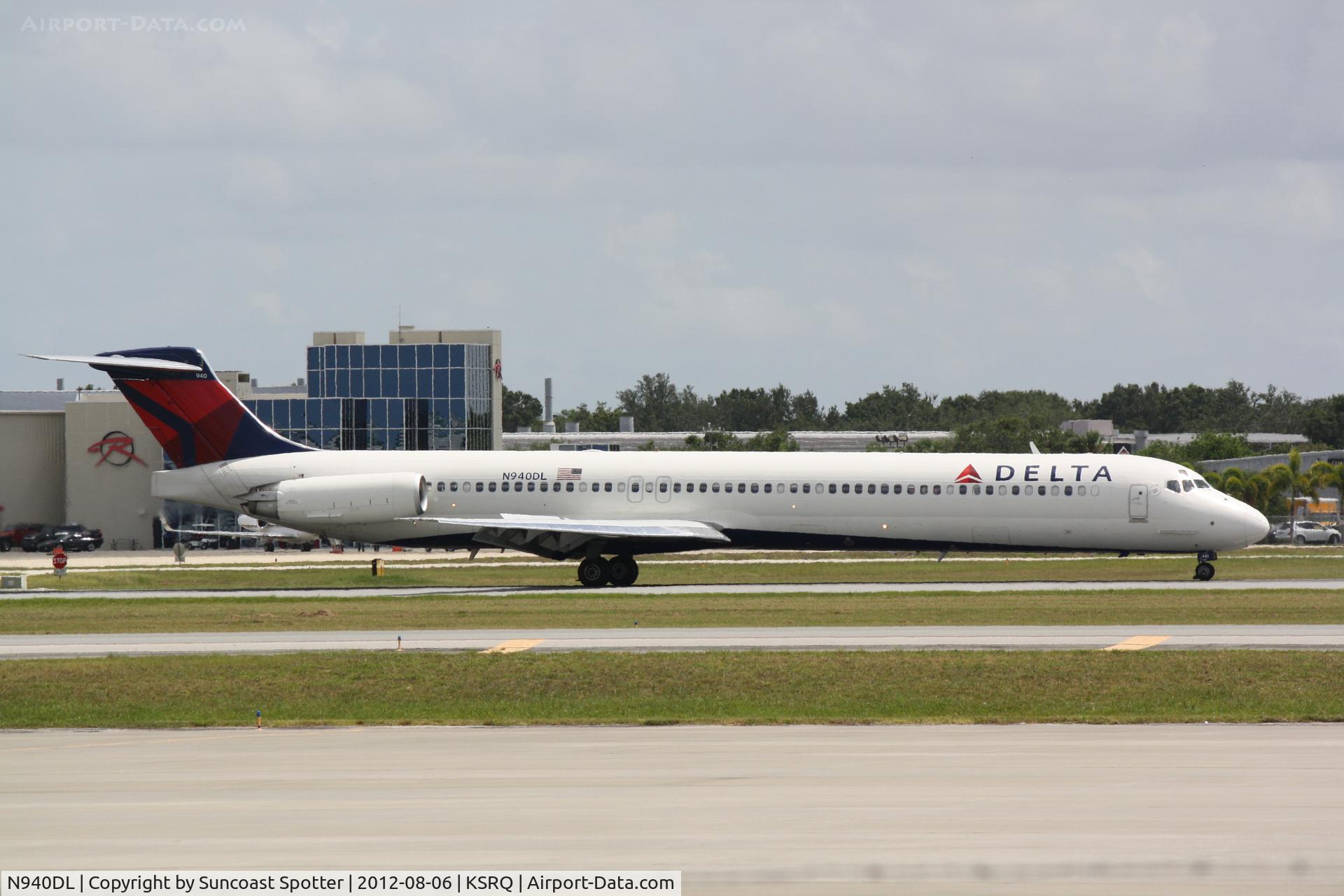 N940DL, 1989 McDonnell Douglas MD-88 C/N 49813, Delta Flight 1678 arrives at Sarasota Bradenton International Airport following a flight from Hartsfield-Jackson Atlanta International Airport