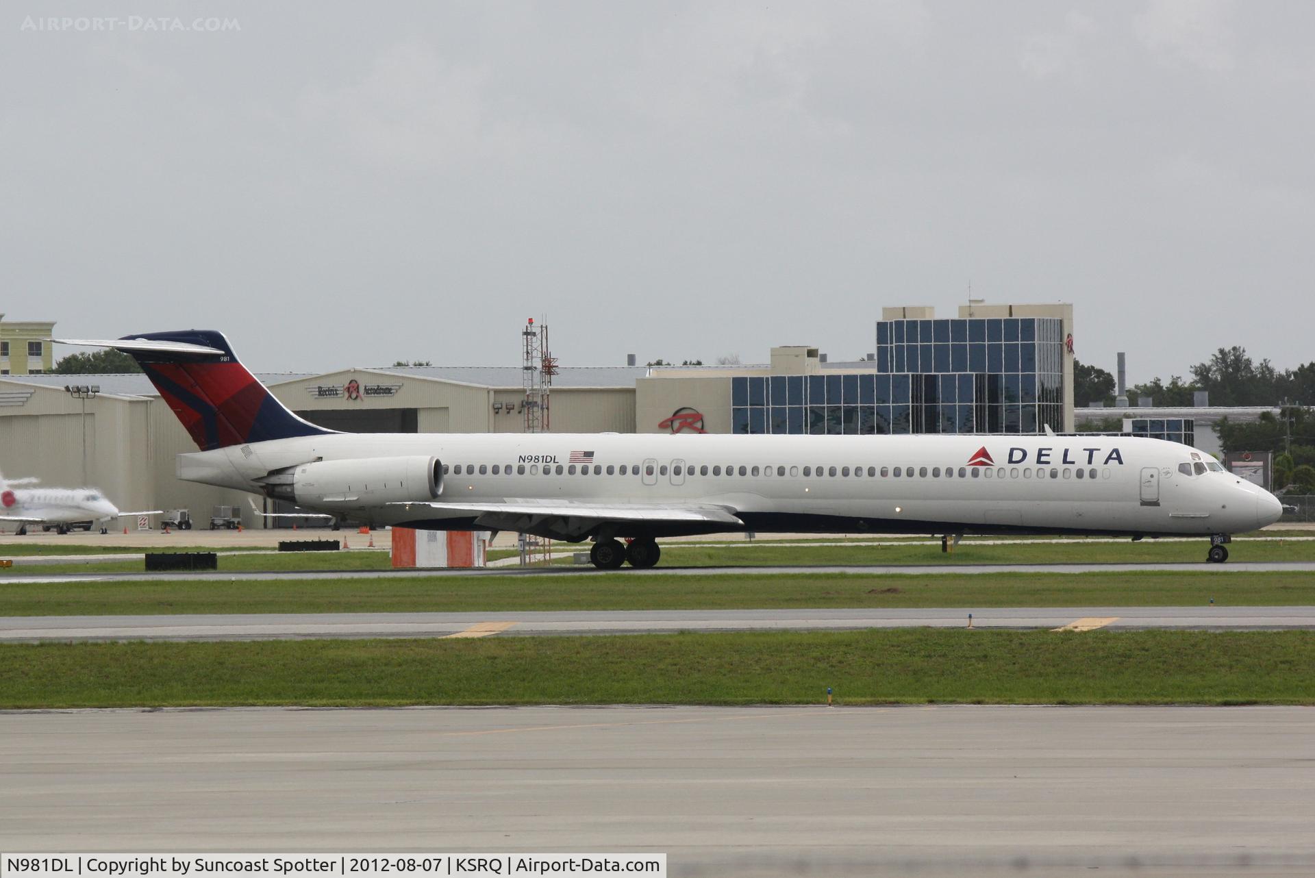 N981DL, 1991 McDonnell Douglas MD-88 C/N 53268, Delta Flight 1678 arrives at Sarasota-Bradenton International Airport following a flight from Hartsfield-Jackson International Airport
