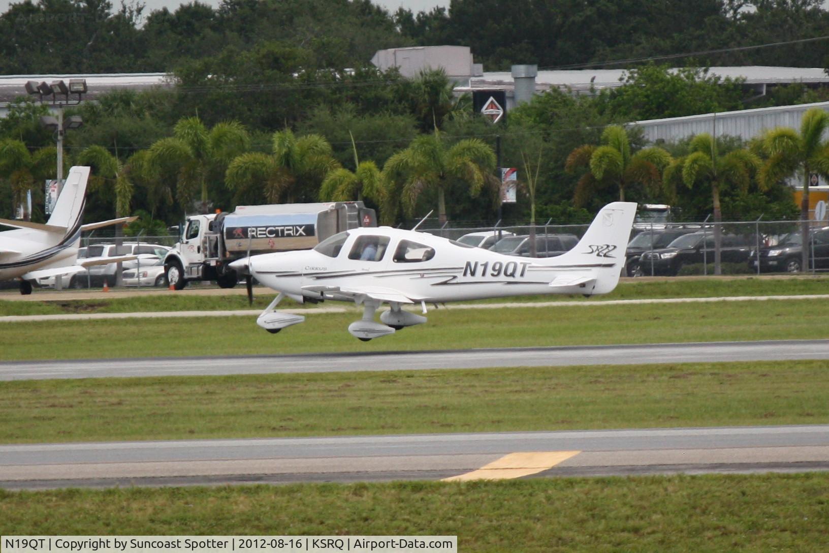 N19QT, 2003 Cirrus SR22 C/N 0593, Cirrus SR-22 departs Sarasota-Bradenton International Airport