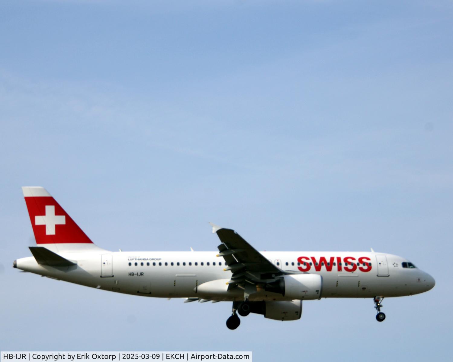 HB-IJR, 1997 Airbus A320-214 C/N 0703, HB-IJR takeoff rw 04R