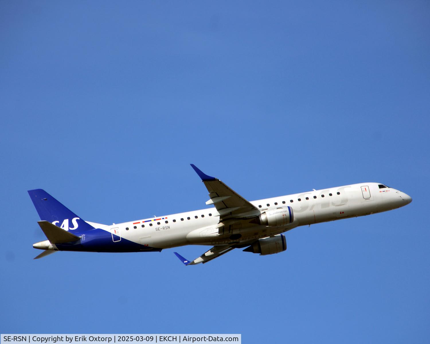 SE-RSN, 2007 Embraer 195LR (ERJ-190-200LR) C/N 19000155, SE-RSN takeoff rw 04L