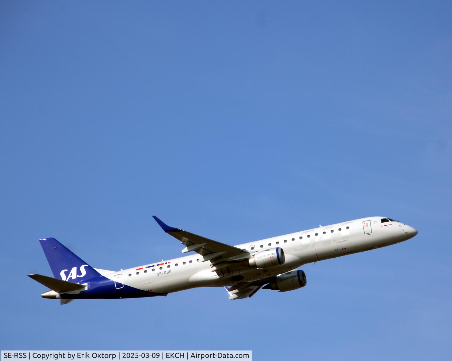 SE-RSS, 2011 Embraer ERJ-195LR (ERJ-190-200LR) C/N 19000437, SE-RSS takeoff rw 04L