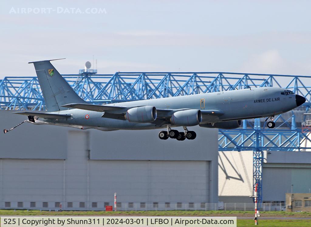 525, 1963 Boeing C-135FR Stratotanker C/N 18508, Go around rwy 32L for exercices...