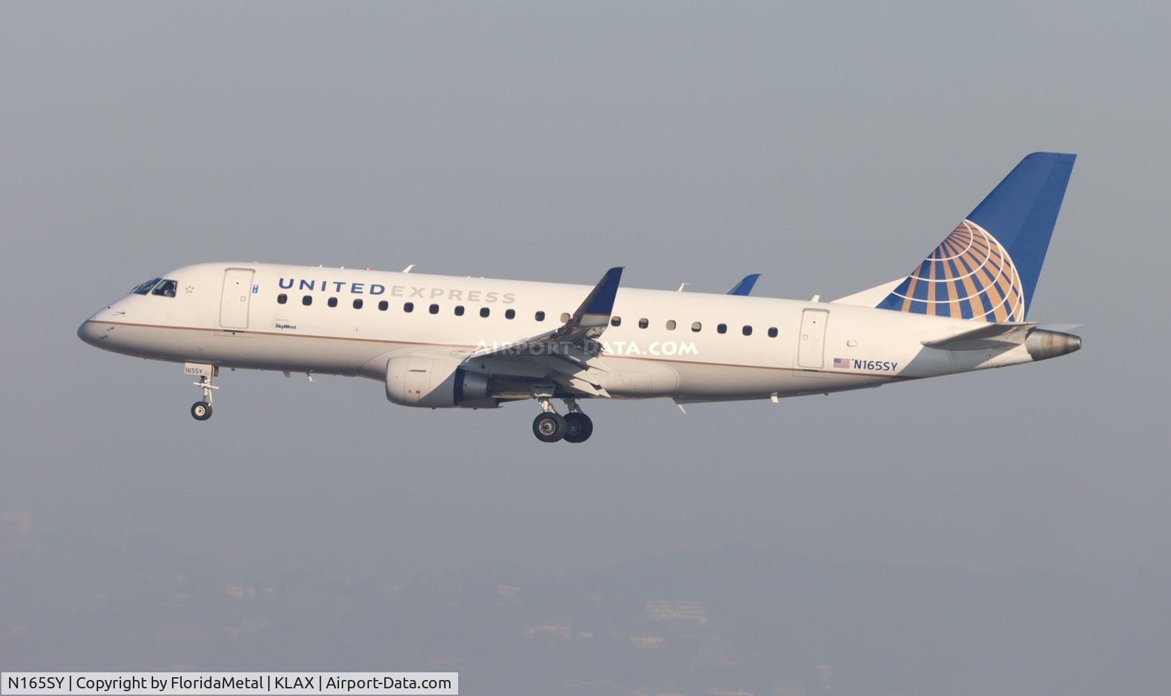 N165SY, 2016 Embraer 175LR (ERJ-170-200LR) C/N 17000613, SKW/UE E175 zx elp-lax