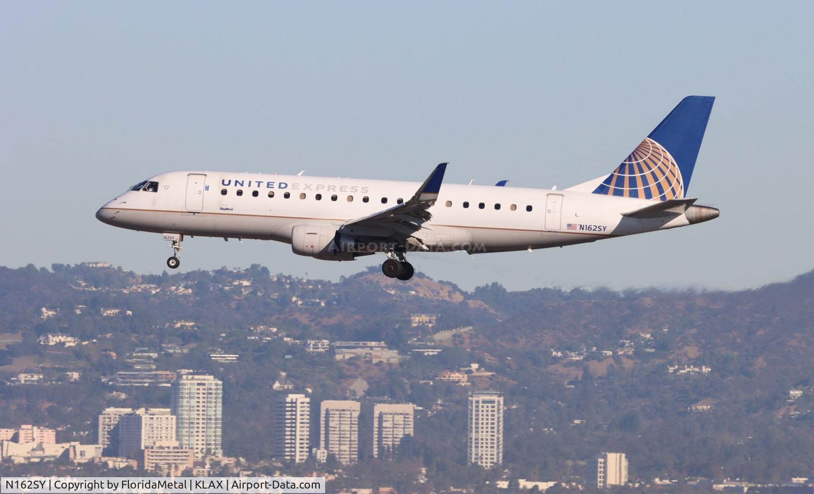 N162SY, 2016 Embraer 175LR (ERJ-170-200LR) C/N 17000576, SKW/UE E175 zx sbp-lax