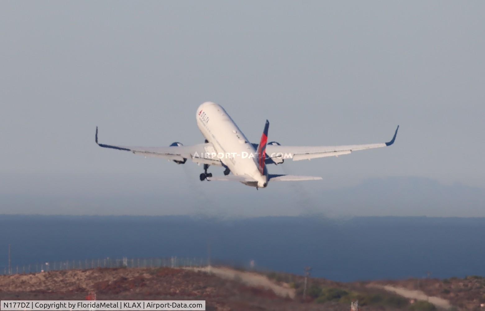 N177DZ, 1999 Boeing 767-332 C/N 29698, DAL 763 zx lax-hnl