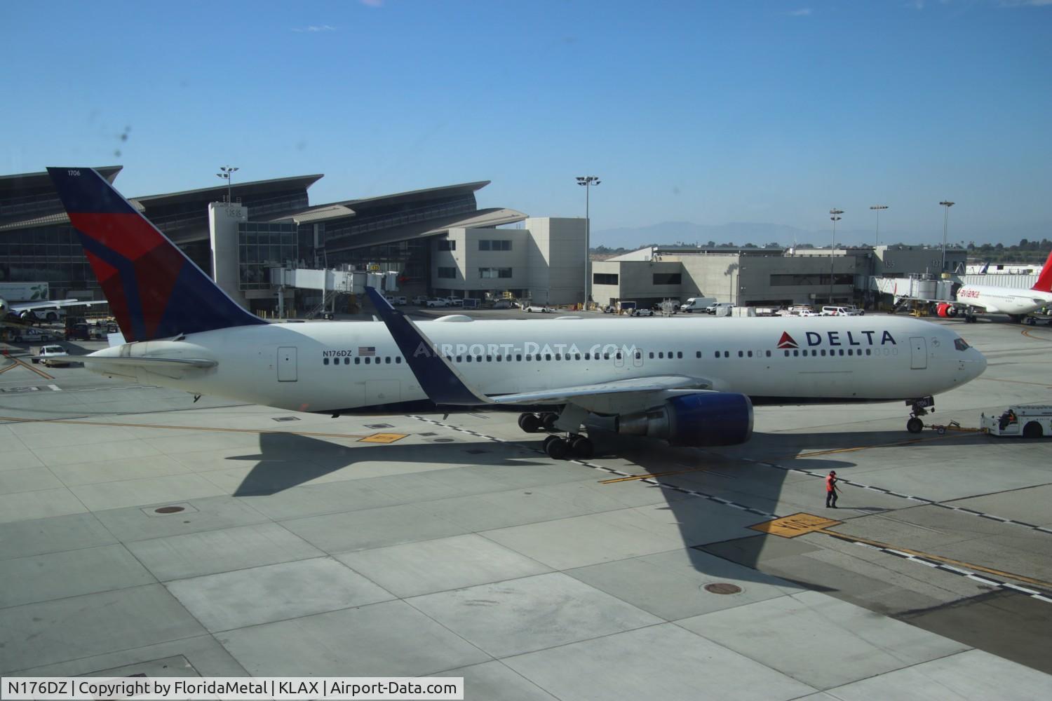 N176DZ, 1999 Boeing 767-332 C/N 29697, DAL 763 zx lax-jfk