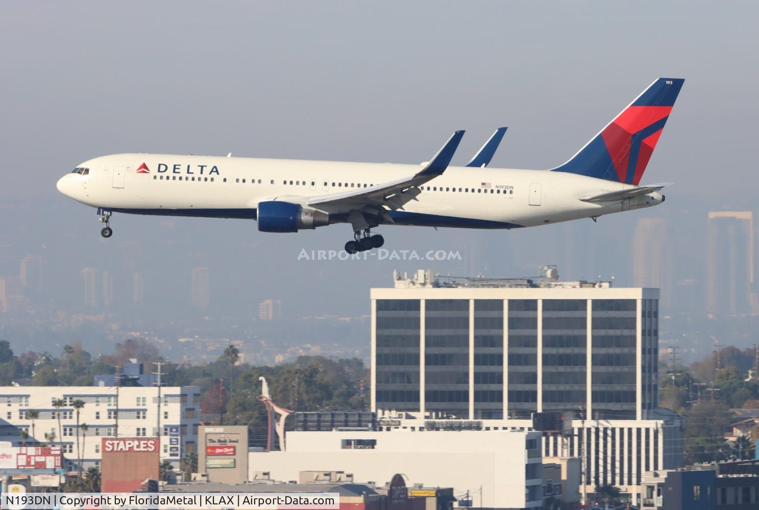 N193DN, 1997 Boeing 767-332 C/N 28450, DAL 763 zx hnl-lax