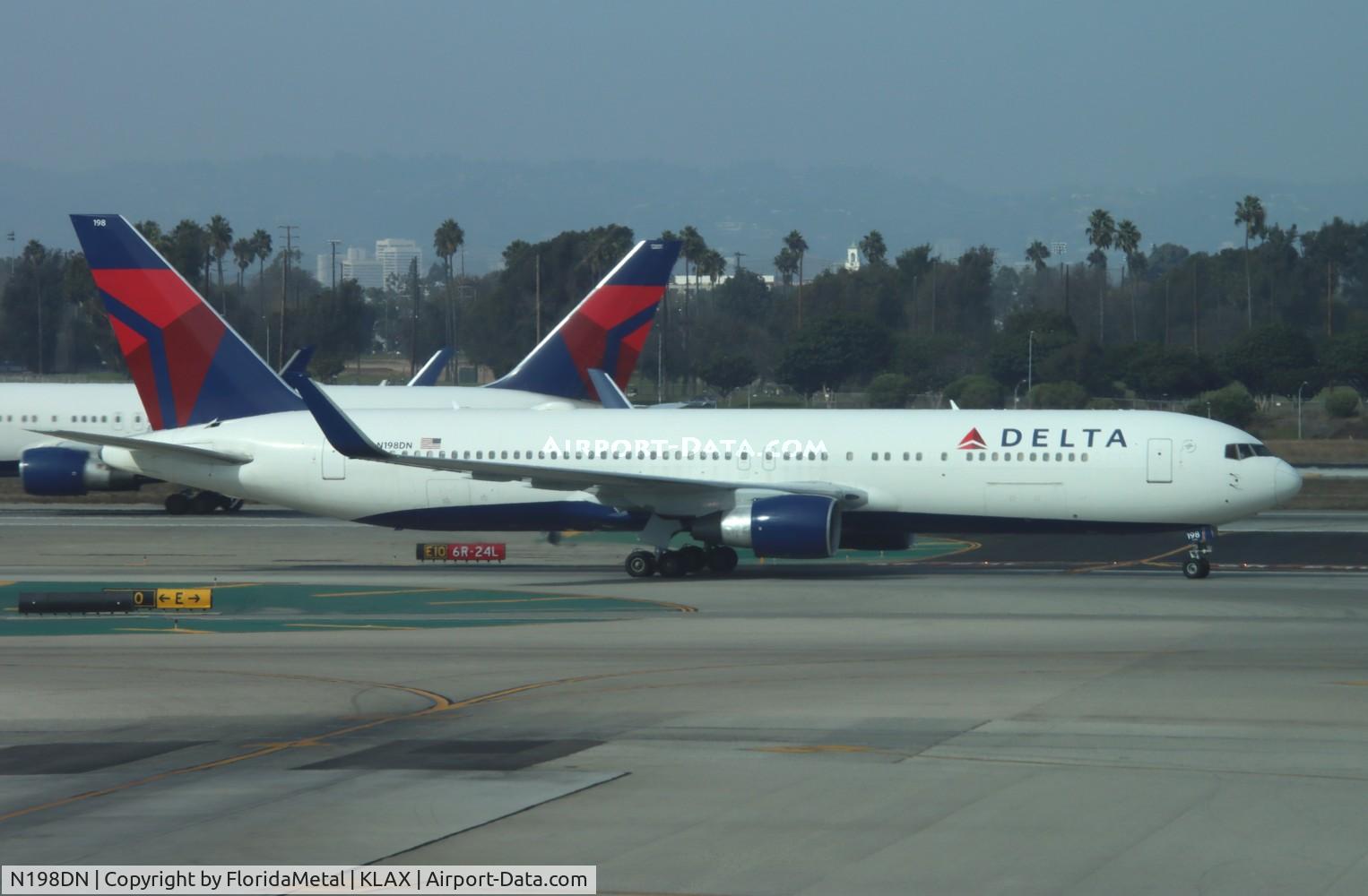 N198DN, 1998 Boeing 767-332 C/N 28455, DAL 763 zx mci-lax