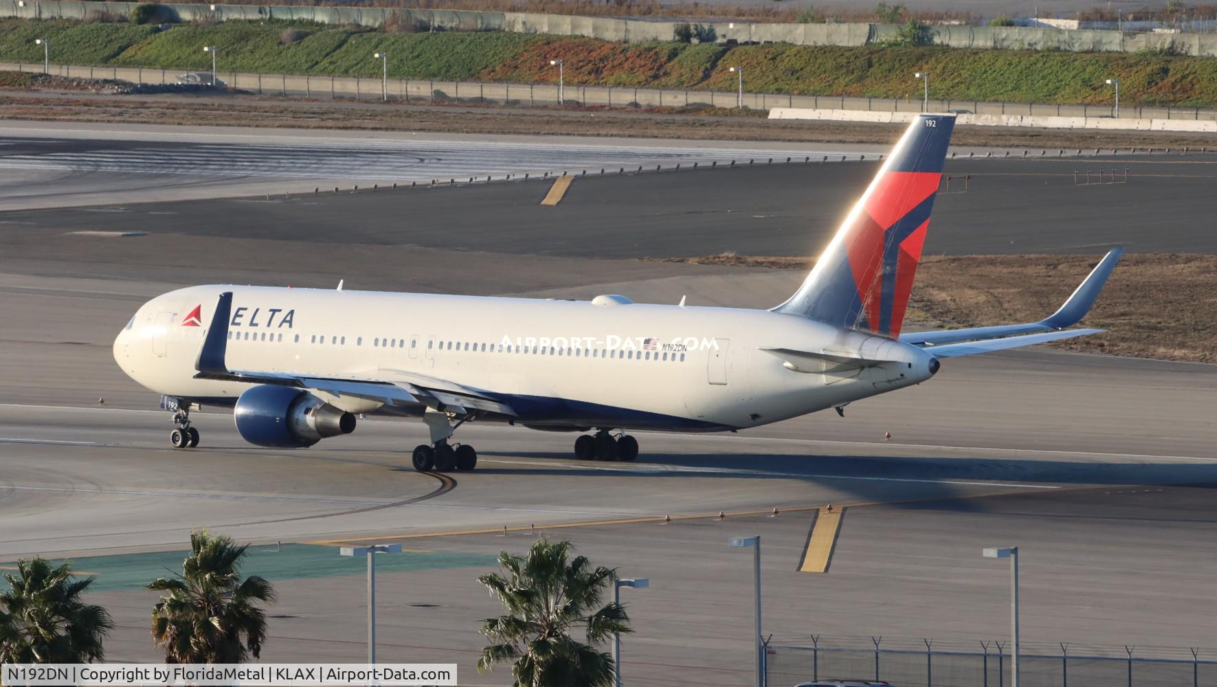 N192DN, 1997 Boeing 767-332 C/N 28449, DAL 763 zx lax-hnl 