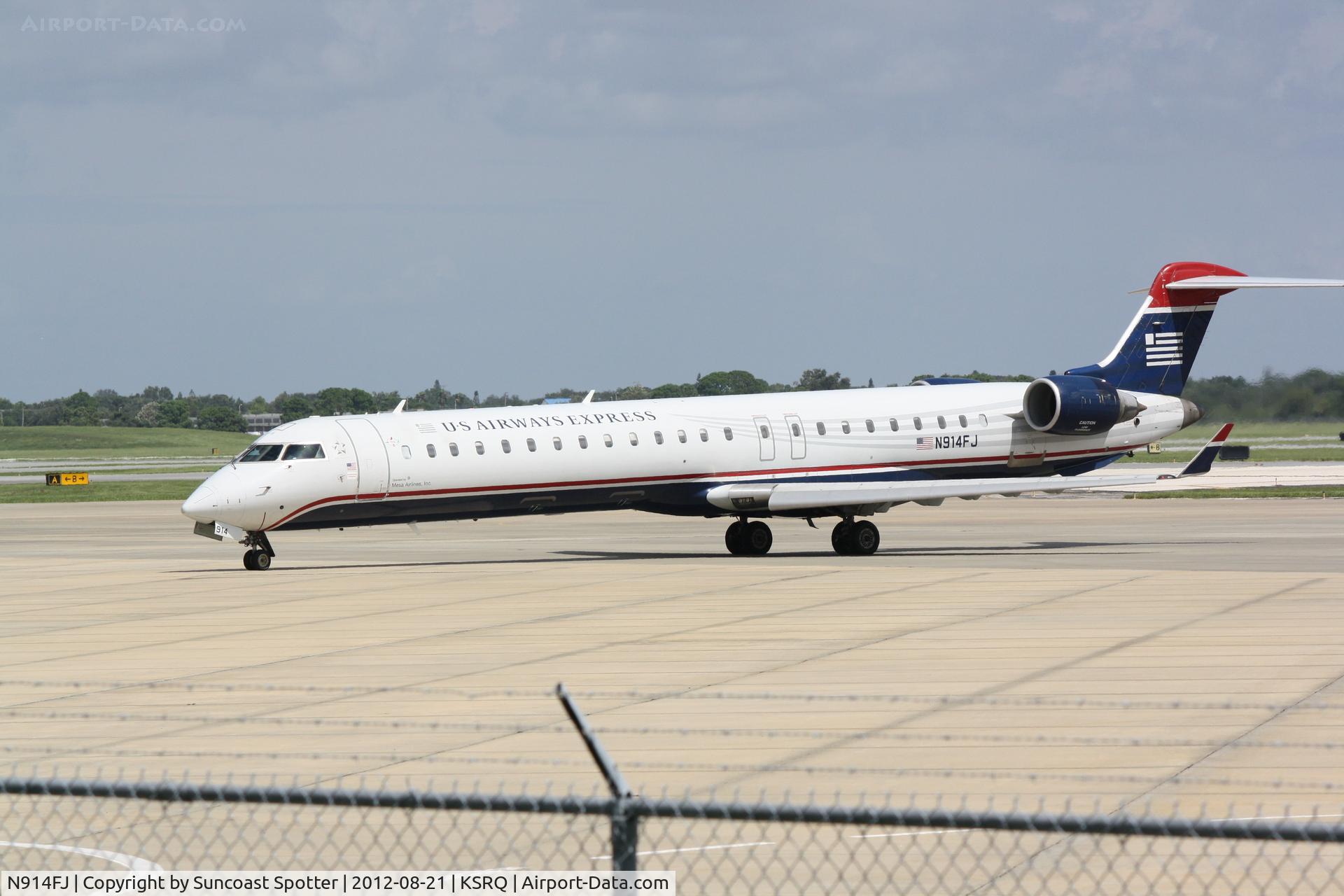 N914FJ, 2004 Bombardier CRJ-900ER (CL-600-2D24) C/N 15014, US Air Flight 2607 operated by Mesa prepares for flight at Sarasota-Bradenton International Airport