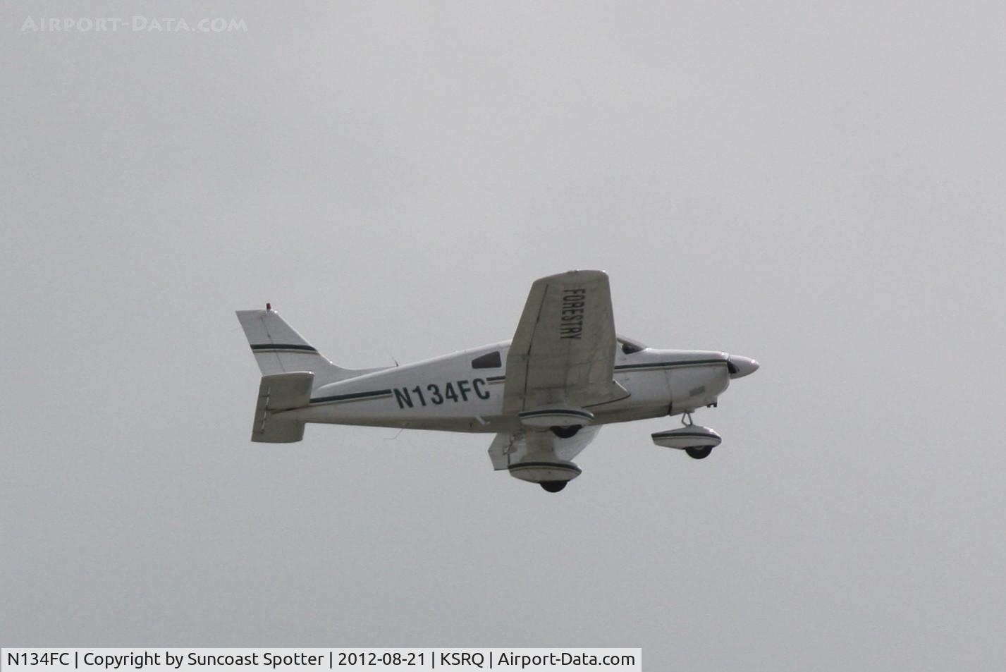 N134FC, 1982 Piper PA-28-181 C/N 28-8290169, Piper Cherokee departs Sarasota-Bradenton International Airport