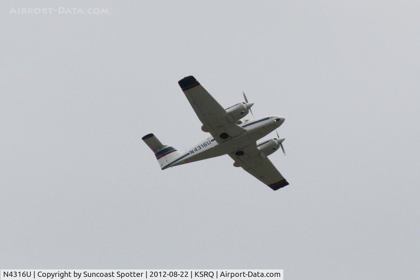 N4316U, 2002 Piper PA-44-180 Seminole C/N 4496119, Piper Seminole departs Sarasota-Bradenton International Airport enroute to Lakeland Linder Regional Airport