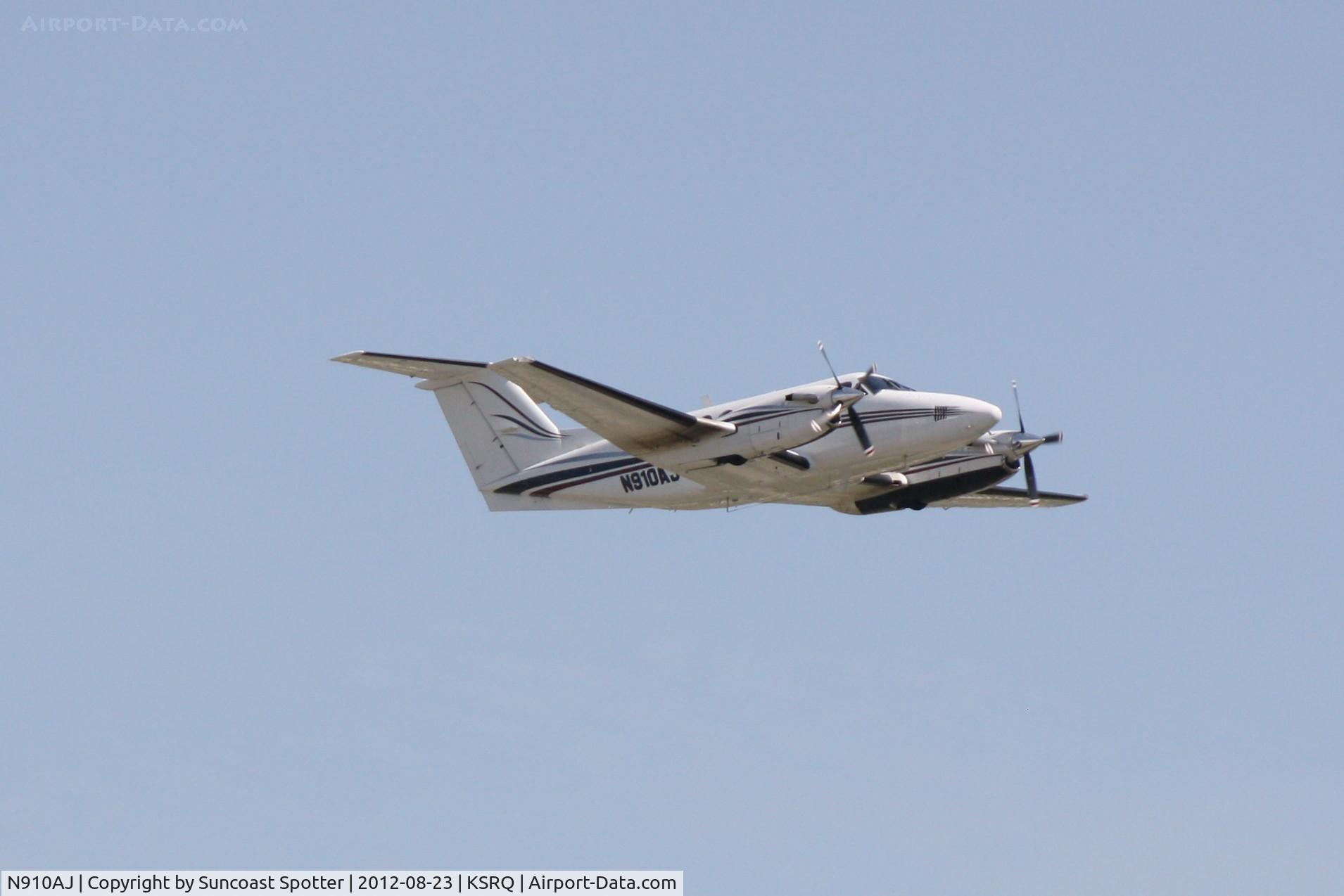 N910AJ, 1981 Beech B200 King Air C/N BB-910, Beechcraft Super King Air 200 departs Sarasota-Bradenton International Airport enroute to Key West International Airport