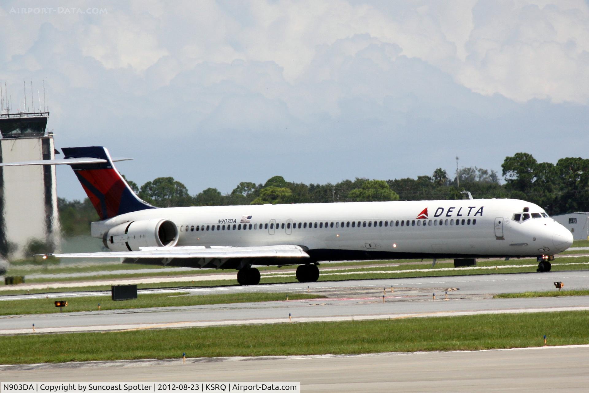 N903DA, 1995 McDonnell Douglas MD-90-30 C/N 53383, Delta Flight 1678 arrives at Sarasota-Bradenton International Airport following a flight from Hartsfield-Jackson Atlanta International Airport