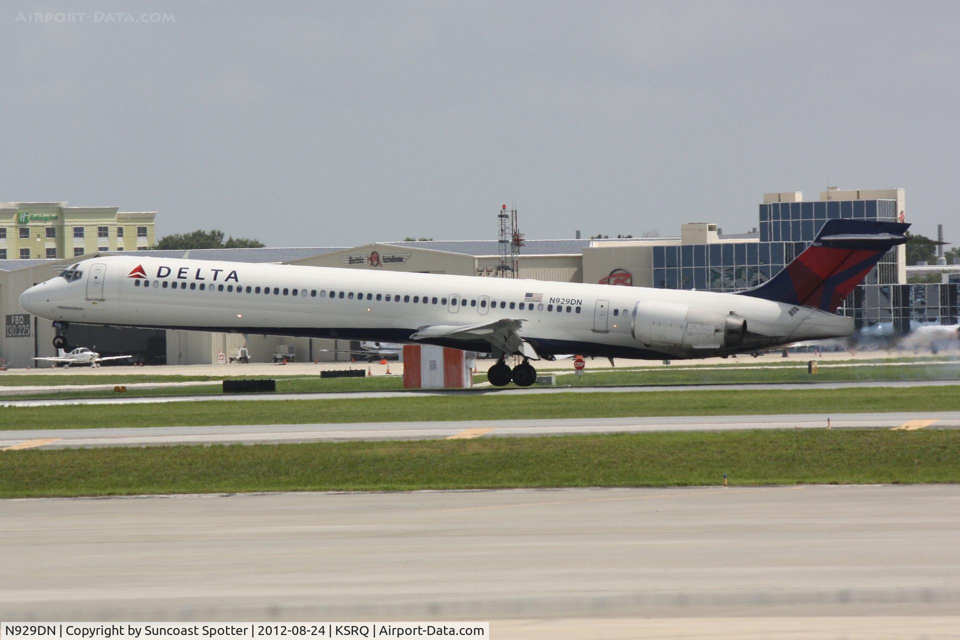 N929DN, 1996 McDonnell Douglas MD-90-30 C/N 53459, Delta Flight 1678 arrives at Sarasota-Bradenton International Airport following a flight from Hartsfield-Jackson Atlanta International Airport