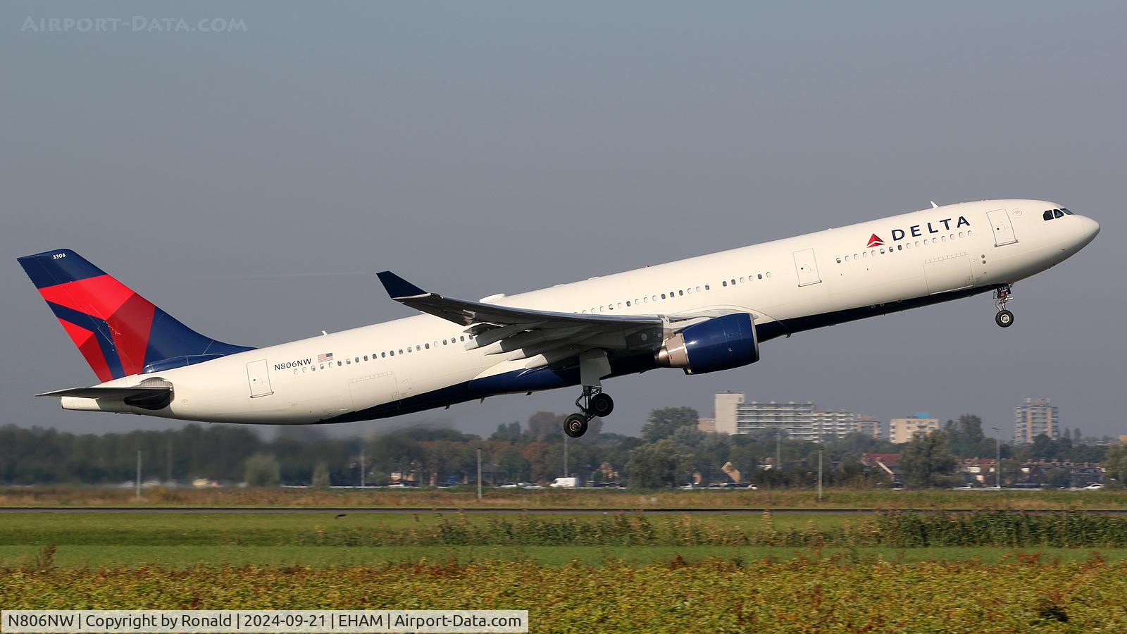N806NW, 2004 Airbus A330-323 C/N 578, at eham