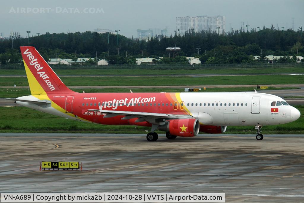 VN-A689, 2010 Airbus A320-214 C/N 4190, Taxiing