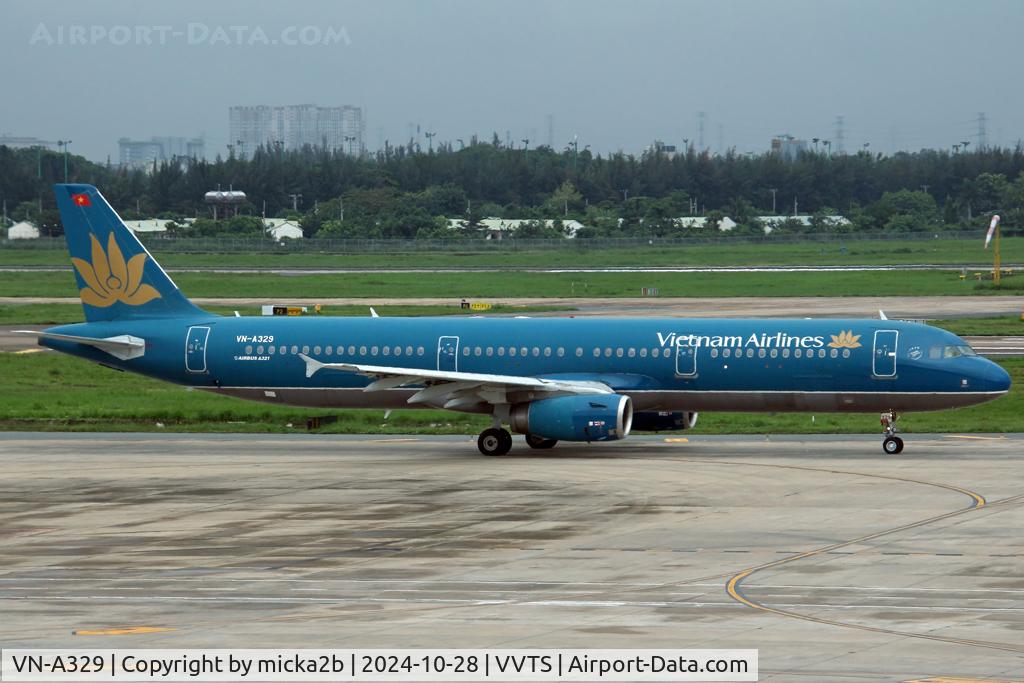 VN-A329, 2011 Airbus A321-211 C/N 4863, Taxiing