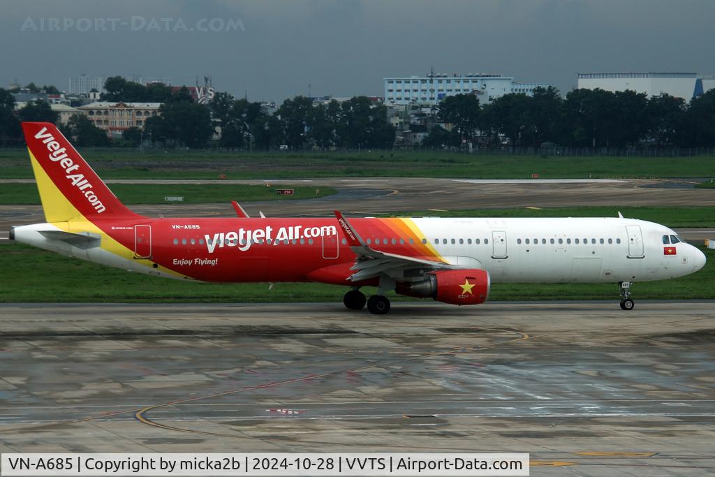 VN-A685, 2016 Airbus A321-211 C/N 7427, Taxiing
