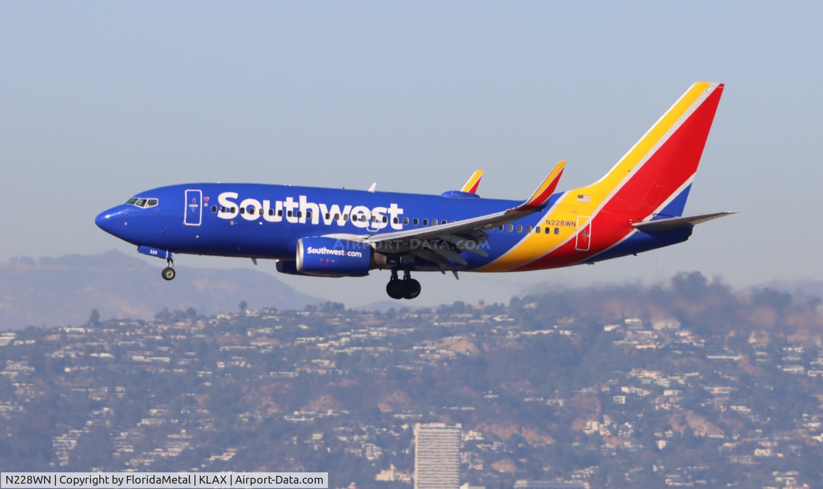 N228WN, 2005 Boeing 737-7H4 C/N 32496, SWA 737 zx den-lax