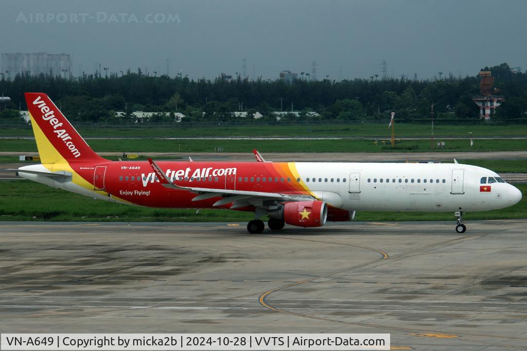 VN-A649, 2018 Airbus A321-211 C/N 8153, Taxiing