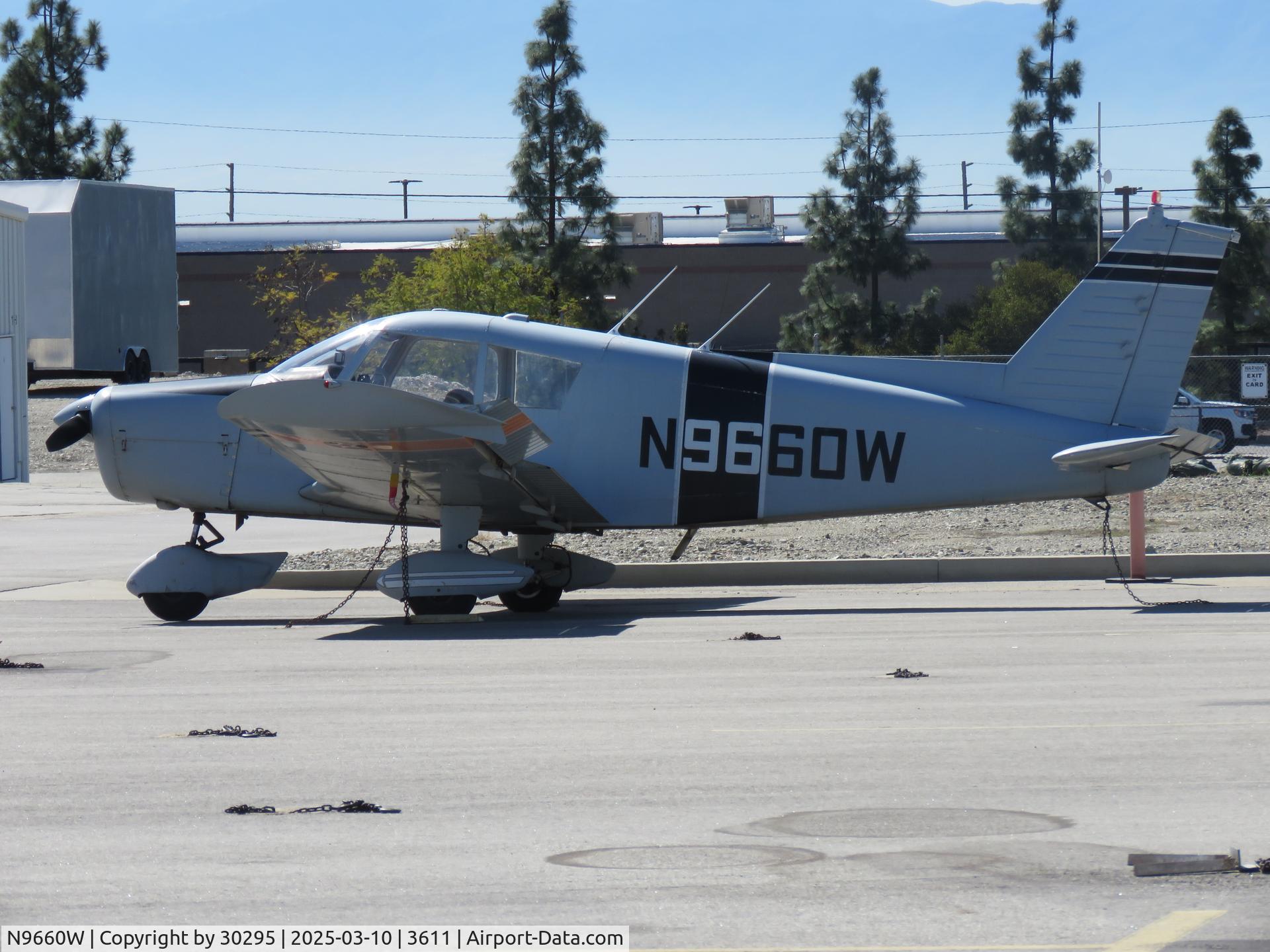 N9660W, 1967 Piper PA-28-140 C/N 28-23122, Parked
