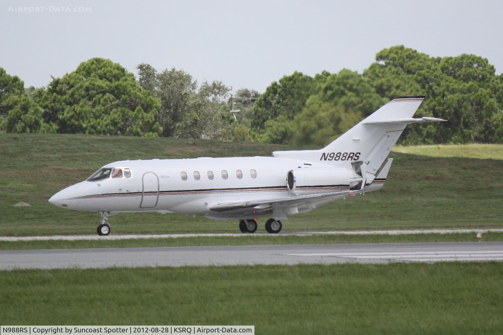 N988RS, 2002 Raytheon Hawker 800XP C/N 258598, Raytheon Hawker 800 taxis for departure at Sarasota-Bradenton International Airport