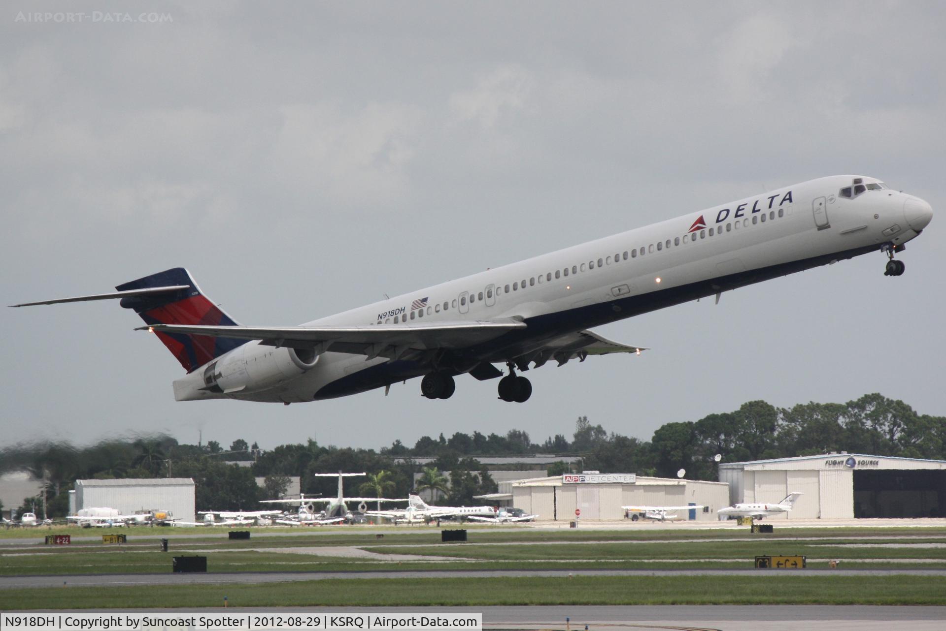 N918DH, 1997 McDonnell Douglas MD-90-30 C/N 53576, Delta departs SRQ