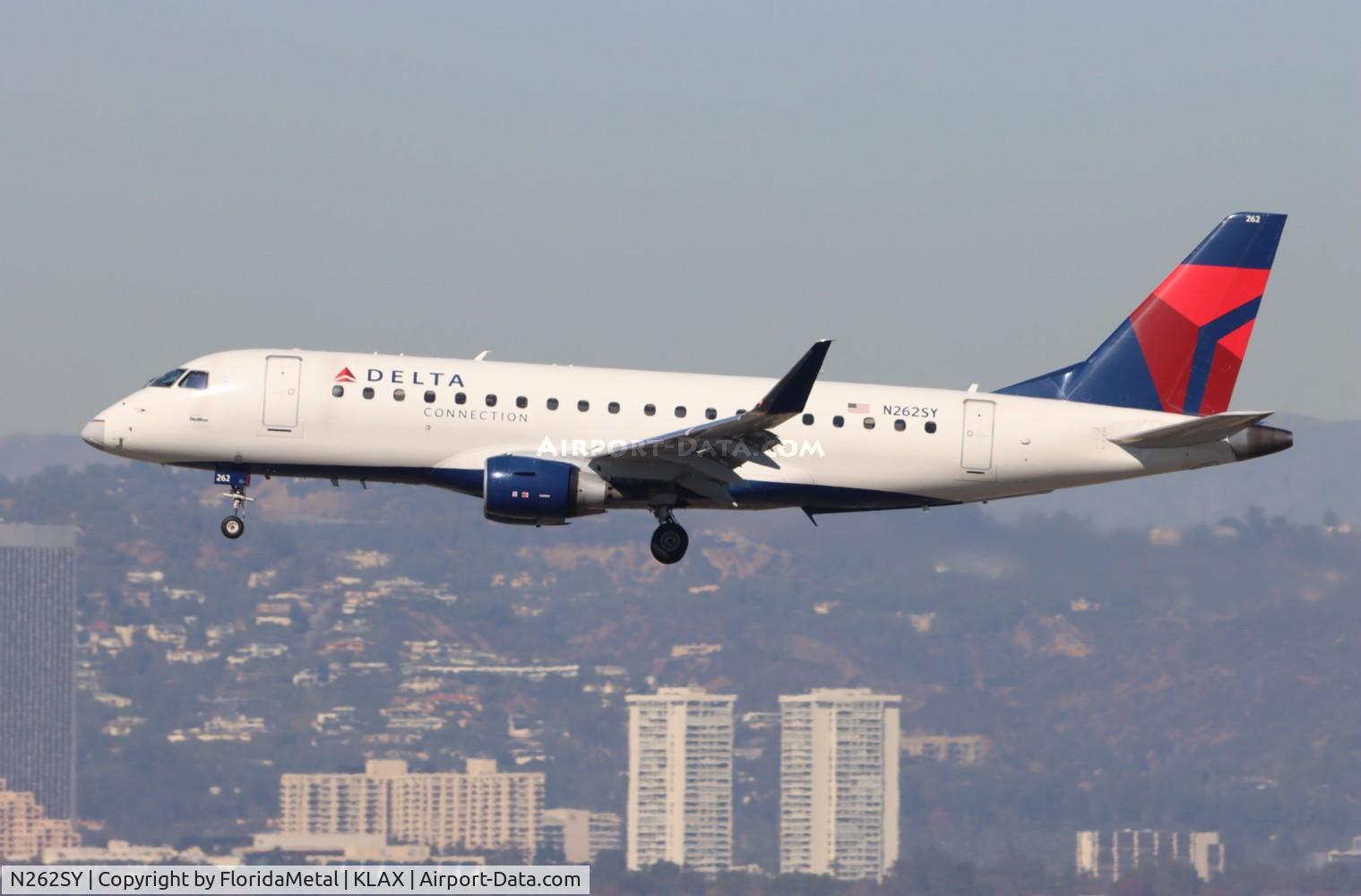 N262SY, 2018 Embraer 175LR (ERJ-170-200LR) C/N 17000714, SKW/DAL E175 zx smf-lax