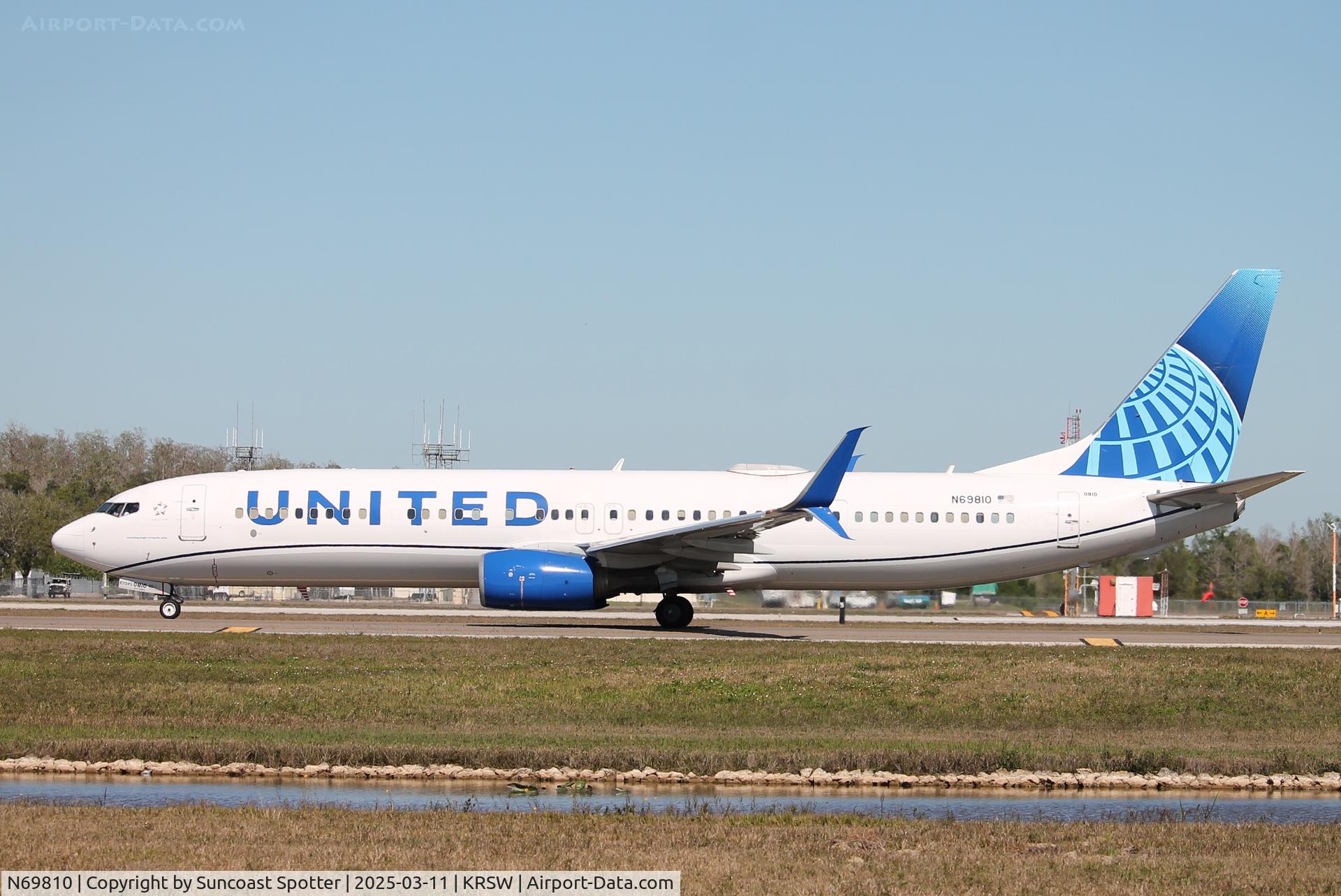 N69810, 2013 Boeing 737-924/ER C/N 42744, United Flight 2852 taxis at Southwest Florida International Airport prior to flight to Newark-Liberty International Airport