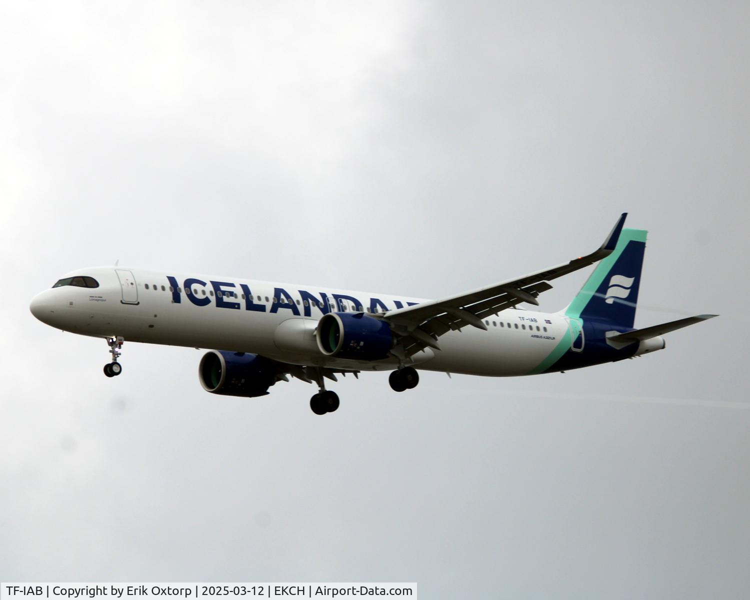 TF-IAB, 2025 Airbus A321-271NX/LR C/N 12359, TF-IAB landing rw 22L