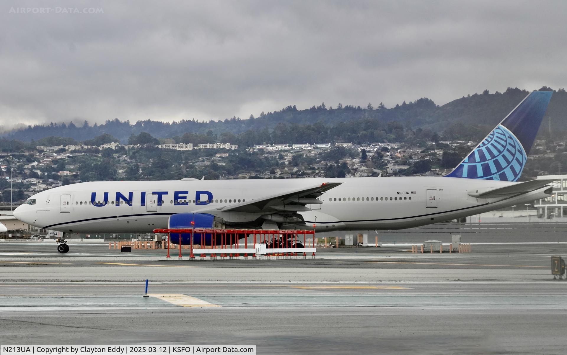 N213UA, 2000 Boeing 777-222 C/N 30219, Departing runway 10 SFO 2025